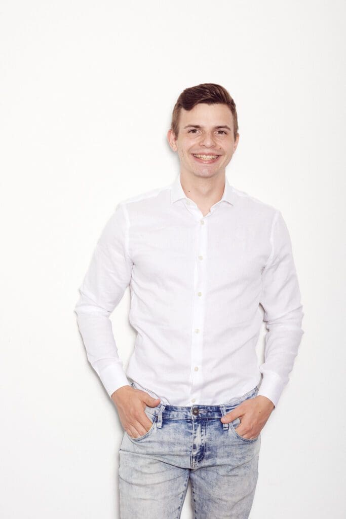 Referenzkunde plusserver - Elias Groll, Co-Founder Codesphere